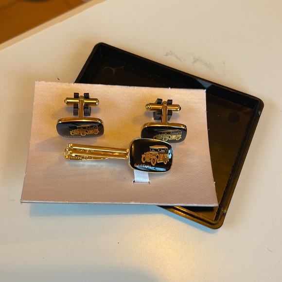 Vintage Datsun cuff links and tie clip - Picture 4 of 5